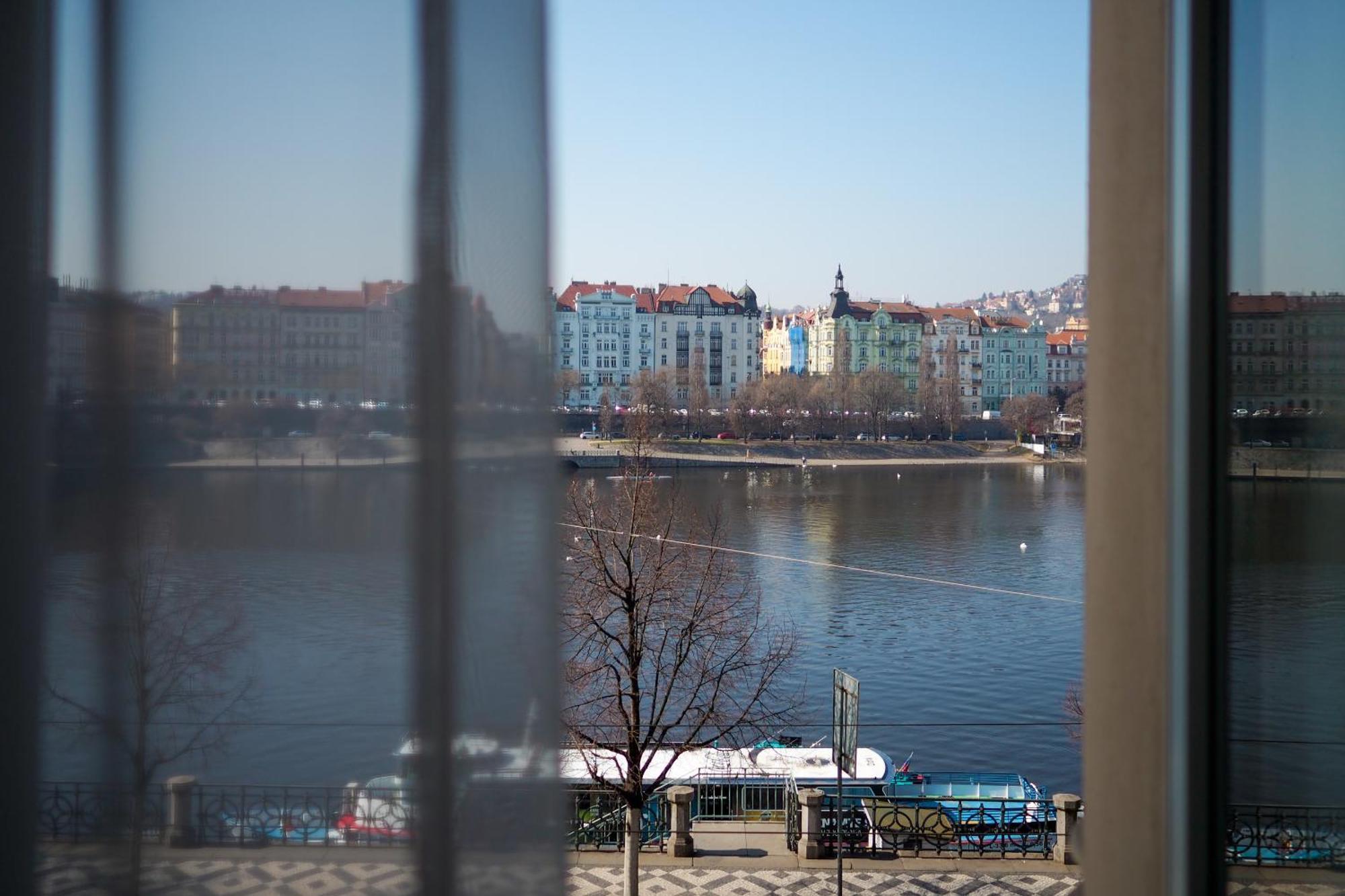 Rasinovo Nabrezi - Riverside Residence Praga Esterno foto