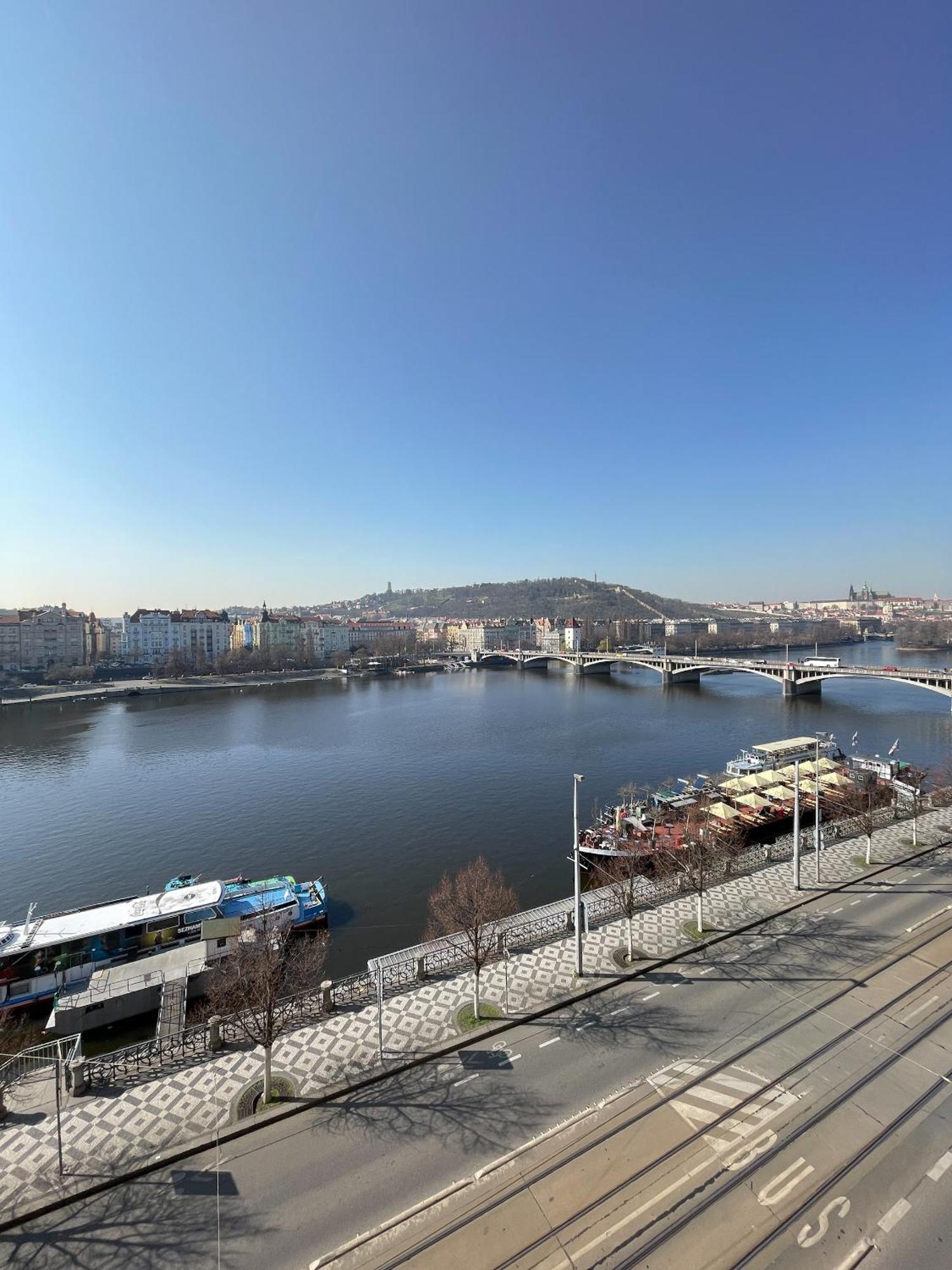 Rasinovo Nabrezi - Riverside Residence Praga Esterno foto